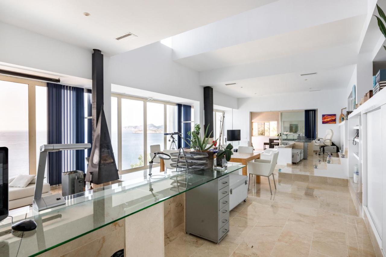 Exclusive Seafront Villa,private Pool,gym,bbq Villa