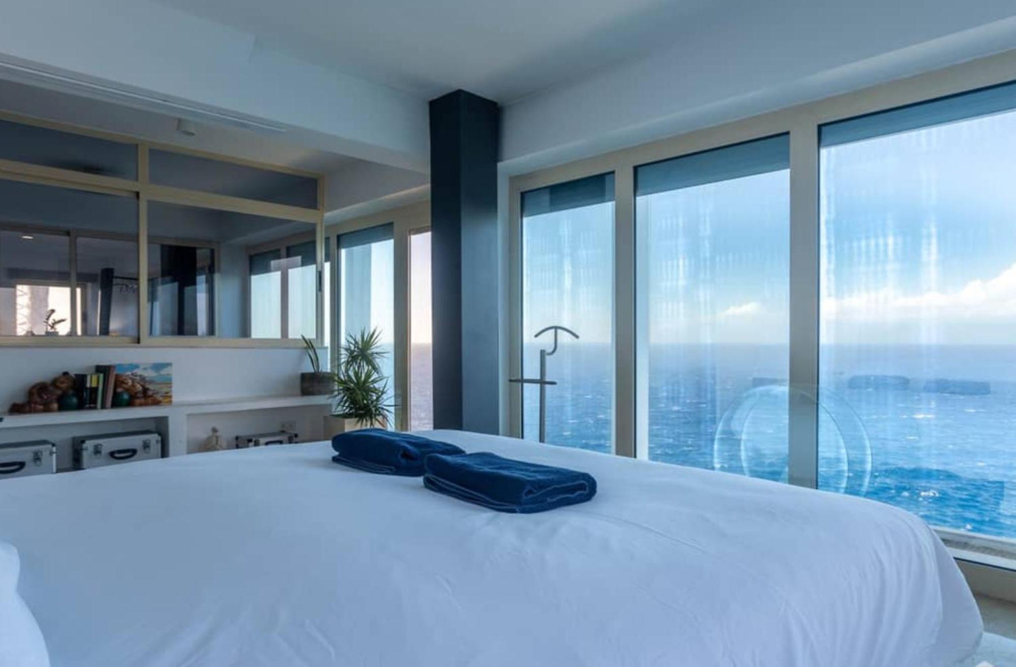Villa Exclusive Seafront Villa,private Pool,gym,bbq *